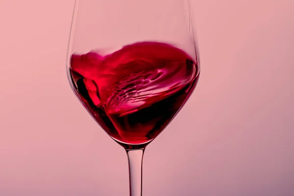 Vino rosso in cristallo, bevanda alcolica e aperitivo di lusso, enologia e viticoltura — Foto Stock