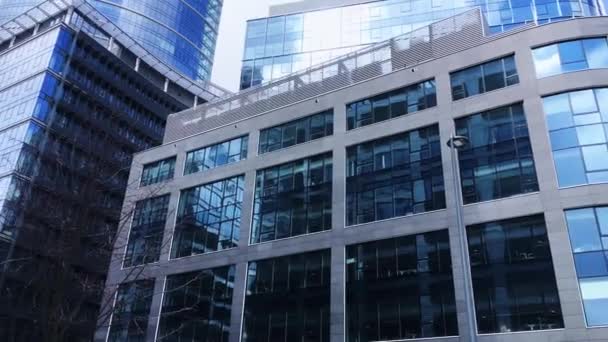 金融街のオフィスビル、市内中心部の近代的な超高層ビル、商業用不動産事業と現代建築 — ストック動画