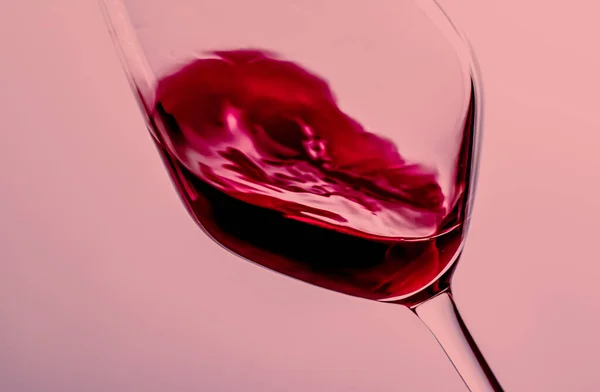 Red wine in crystal glass, alcohol drink and luxury aperitif, oenology and viticulture product — Stock Photo, Image