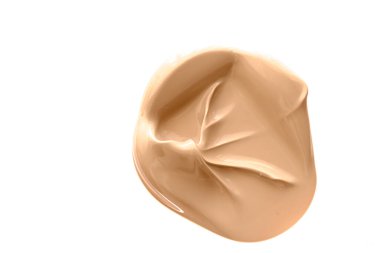 Beyaz arka planda izole edilmiş bej güzellik kozmetik dokusu, lekeli makyaj emülsiyon kremi lekesi veya temel lekesi, ezilmiş kozmetik ürünler ve boya vuruşları