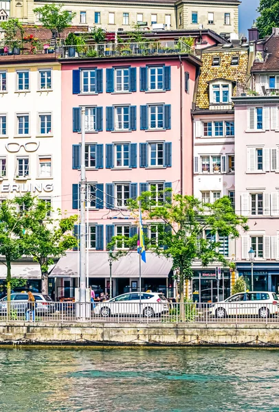 Utcák és történelmi óvárosi épületek a zürichi HB vasútállomás közelében, Hauptbahnhof, svájci építészet és utazási célpont Zürichben, Svájcban — Stock Fotó