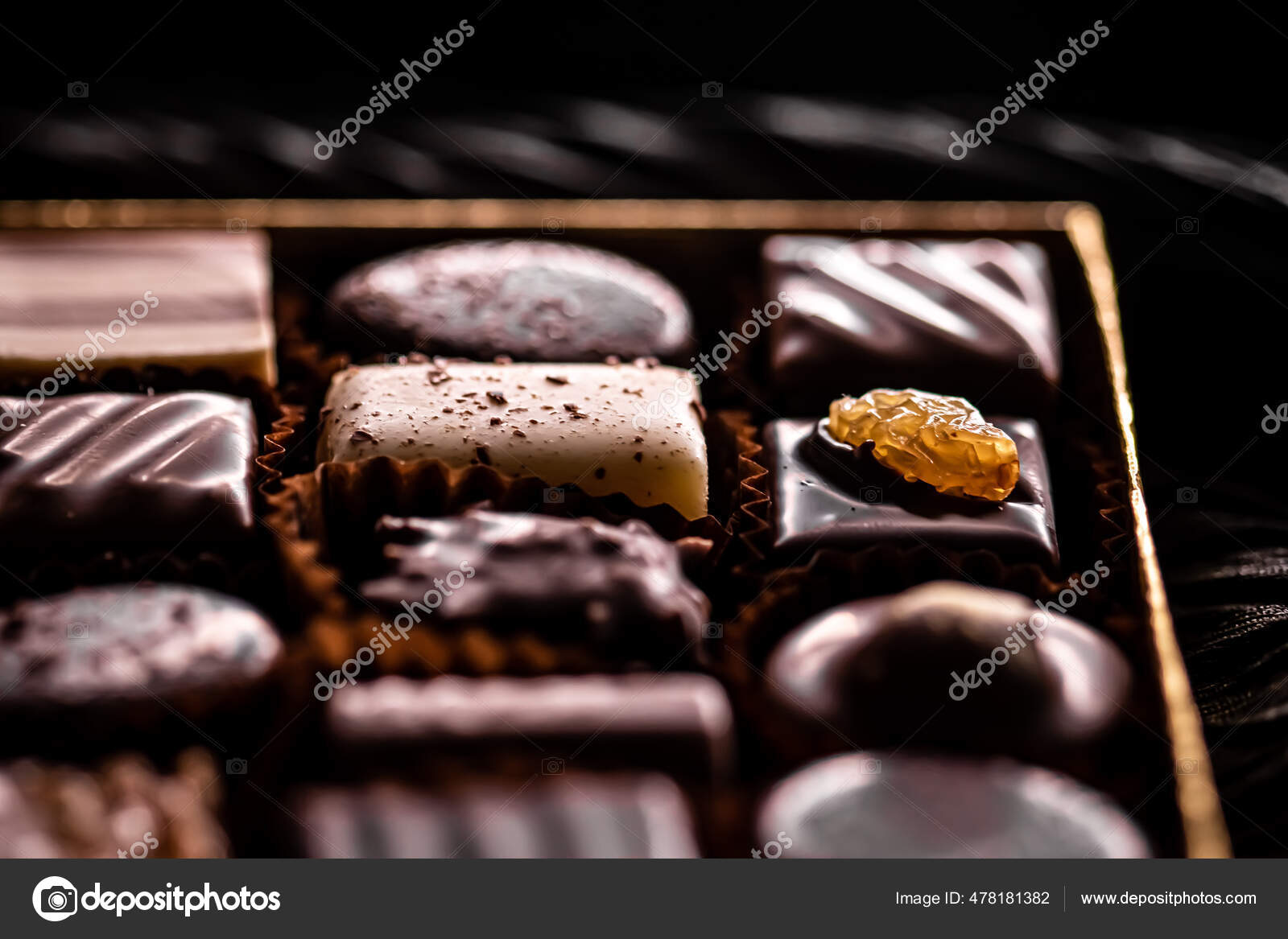 Chocolats Suisses En Coffret Cadeau Divers Pralines De Luxe En Chocolat Noir Et Au Lait Bio