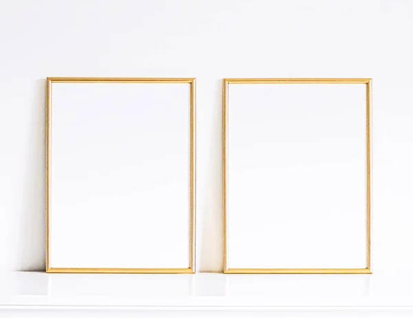 Gyllene ram på vita möbler, lyxig inredning och design för mockup, affischtryck och tryckbar konst, webbshop showcase — Stockfoto