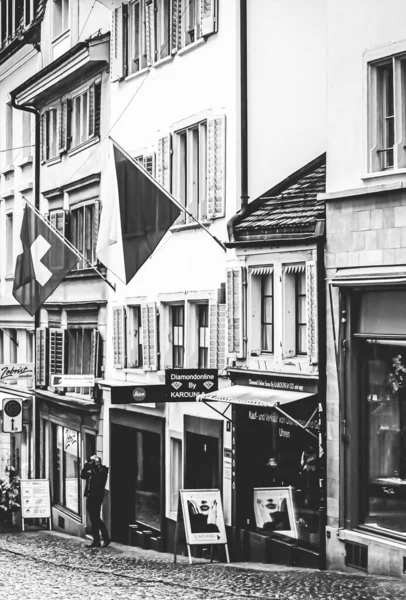 Vintage monochrome view of historic Old Town, shops and luxury stores near main downtown Bahnhofstrasse street, Swiss architecture and travel destination in Zurich, Switzerland — Stock Photo, Image