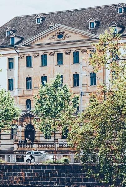 Cinematic view of historic Old Town street and buildings near the main train station Zurich HB, Hauptbahnhof, Swiss architecture and Travel destination in Zurich, Switzerland — стокове фото