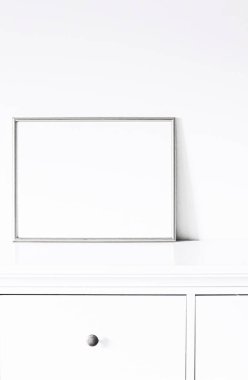 Beyaz mobilyalarda gümüş çerçeve, lüks ev dekorasyonu ve tasarım, poster baskısı ve basılabilir sanat, çevrimiçi dükkan vitrini