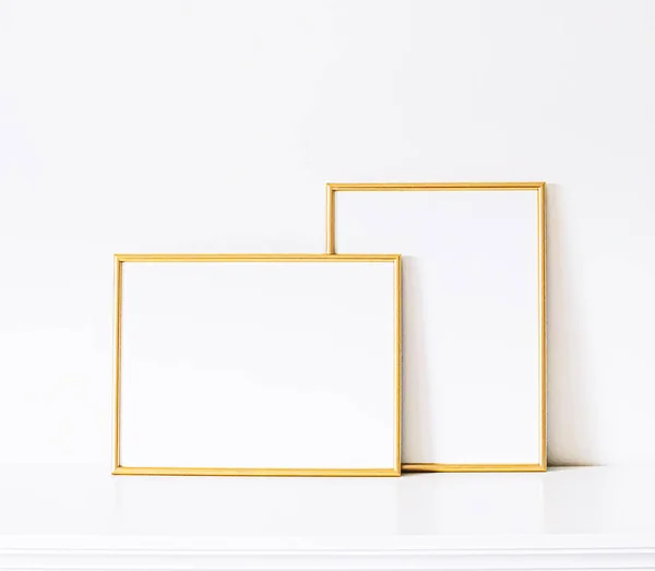 Gyllene ram på vita möbler, lyxig inredning och design för mockup, affischtryck och tryckbar konst, webbshop showcase — Stockfoto