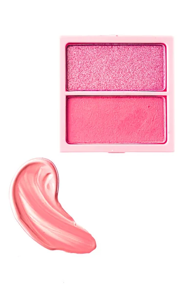 Oogschaduw poeder of blush make-up palet als platte lay, roze cosmetische vlek, oogschaduw en lipgloss geïsoleerd op witte achtergrond, cosmetica plat lay close-up en schoonheid make-up textuur — Stockfoto