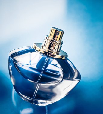 Erkek parfümü, parfüm şişesi, parfüm kokusu, tatil hediyesi olarak eau de parfüm, lüks parfüm.