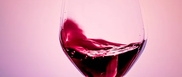 Vino rosso premium in cristallo, bevanda alcolica e aperitivo di lusso, enologia e viticoltura — Foto Stock