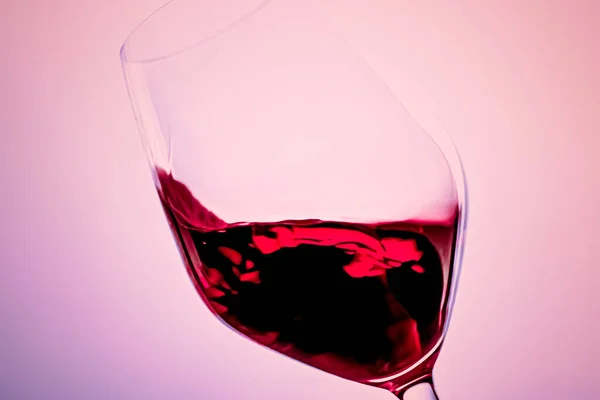 Vino rosso premium in cristallo, bevanda alcolica e aperitivo di lusso, enologia e viticoltura — Foto Stock
