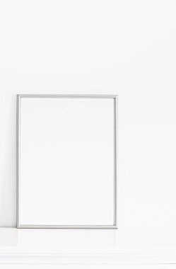 Beyaz mobilyalarda gümüş çerçeve, lüks ev dekorasyonu ve tasarım, poster baskısı ve basılabilir sanat, çevrimiçi dükkan vitrini
