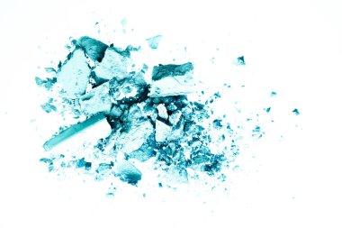 Toz kozmetik ürünleri, mineral organik göz farı, kızartıcı ya da ezilmiş kozmetik ürünler beyaz arka plan, makyaj ve güzellik afişi, düz tabela tasarımı