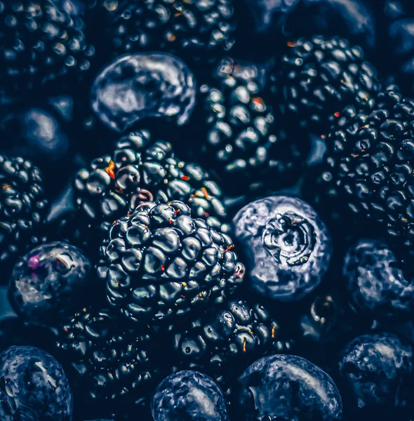 Blueberries and blackberries as fruit background, healthy food and berry juice, vegan snack and diet nutrition — Stock Photo, Image