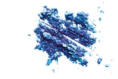 Toz kozmetik ürünleri, mineral organik göz farı, kızartıcı ya da ezilmiş kozmetik ürünler beyaz arka plan, makyaj ve güzellik afişi, düz tabela tasarımı