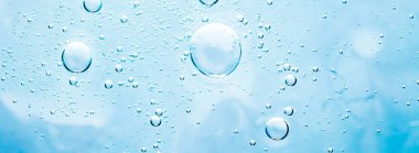 Mavi su dokusu su arka planı, doğa ve bilim konsepti, cilt kozmetik ürünleri ve hijyen makrosu kapanışı