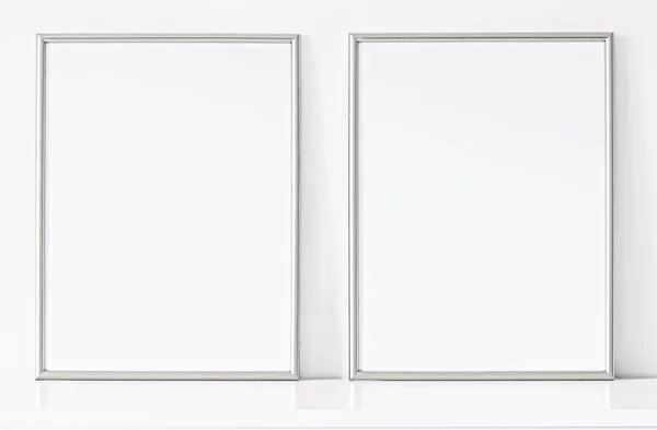 Ασημένιο πλαίσιο σε λευκό έπιπλο, πολυτελή διακόσμηση σπιτιού και σχέδιο για μακιγιαζ, εκτύπωση αφίσας και εκτυπώσιμη τέχνη, βιτρίνα ηλεκτρονικού καταστήματος — Φωτογραφία Αρχείου