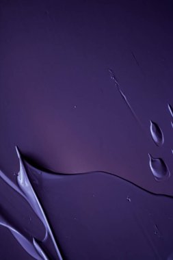 Lüks güzellik markası, bayram afişi tasarımı, soyut duvar sanatı veya sanatsal fırça darbesi için mor krem dokusu, kozmetik ürün ve makyaj arka planı