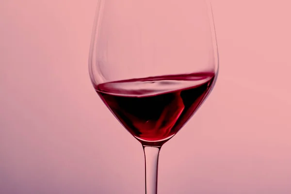 Vino rosso in cristallo, bevanda alcolica e aperitivo di lusso, enologia e viticoltura — Foto Stock