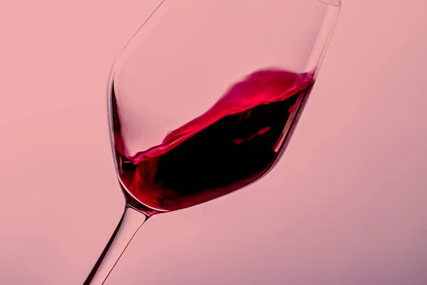 Red wine in crystal glass, alcohol drink and luxury aperitif, oenology and viticulture product — Stock Photo, Image