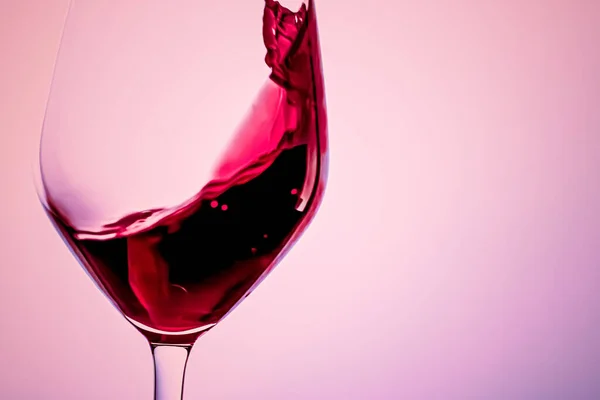 Vinho tinto premium em vidro cristal, bebida alcoólica e aperitivo de luxo, enologia e produto vitivinícola — Fotografia de Stock
