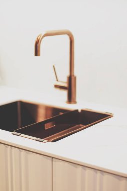 Modern ev veya apartmanda ev dekorasyonu, lüks mobilyalar ve dekorasyon ayrıntıları