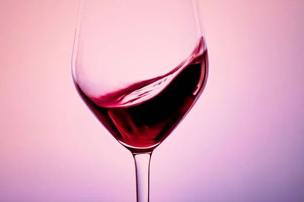 Vino rosso premium in cristallo, bevanda alcolica e aperitivo di lusso, enologia e viticoltura — Foto Stock