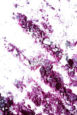 Toz kozmetik ürünleri, mineral organik göz farı, kızartıcı ya da ezilmiş kozmetik ürünler beyaz arka plan, makyaj ve güzellik afişi, düz tabela tasarımı