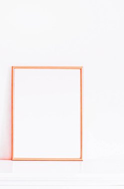 Beyaz mobilyalarda gül sarısı çerçeve, lüks ev dekorasyonu ve tasarım, poster baskısı ve basılabilir sanat, çevrimiçi dükkan vitrini