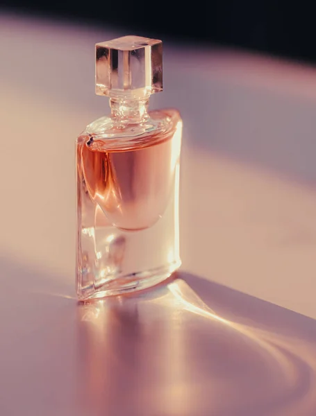 Luksusowa butelka perfum, piękno i kosmetyki — Zdjęcie stockowe