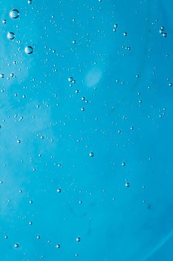 Mavi su dokusu su arka planı, doğa ve bilim konsepti, cilt kozmetik ürünleri ve hijyen makrosu kapanışı
