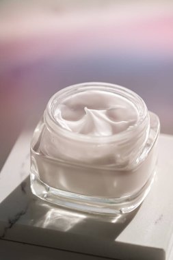 Yüz kremi nemlendirici cilt bakımı ve vücut bakımı ürünleri, ev spası ve doğal cilt bakımı için organik güzellik ürünleri.