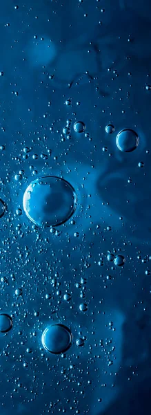 Текстура голубой воды как водный фон, концепция природы и науки, косметика по уходу за кожей и гигиенический макро крупный план — стоковое фото