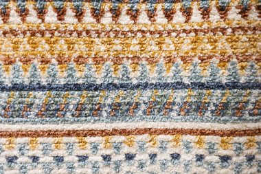 Karmaşık dokuma kumaşı renkli bohem tasarımı ile soyut bir desen oluşturuyor. Sert tekstil yüzeyi