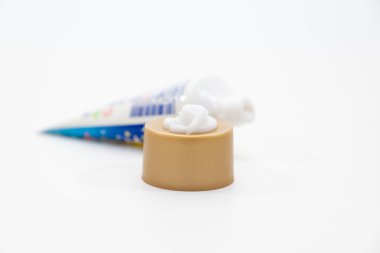 küçük bir miktar ile tüp 