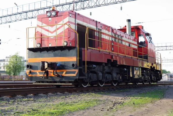 raylar üzerinde güçlü tren