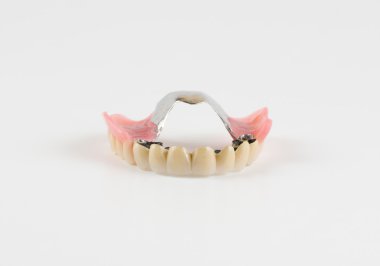 Toka protez ile ve mandal seramik kron