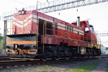 raylar üzerinde güçlü tren