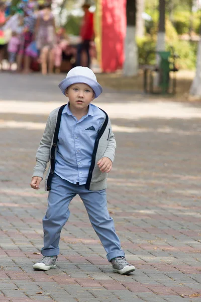 El chico con gorra — Foto de Stock