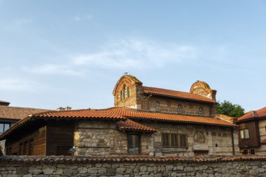 büyük bir çit inşaatı için taş