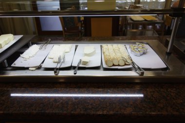 Öğle yemeğinde otel