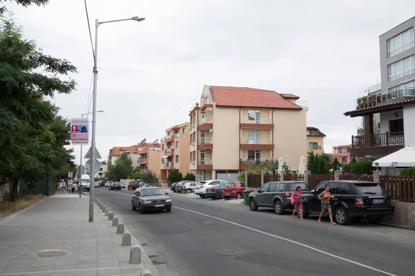 Arkitektur och människor i nya Nessebar — Stockfoto