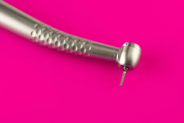 Pieza Mano Turbina Dental Aislada Sobre Fondo Rosa — Foto de Stock