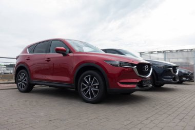 Minsk, Belarus - 30 Haziran 2019: Mazda otomobil merkezi cumhuriyetin en büyüğü..