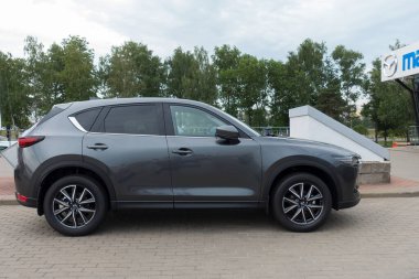 Minsk, Belarus - 30 Haziran 2019: Mazda otomobil merkezi cumhuriyetin en büyüğü..