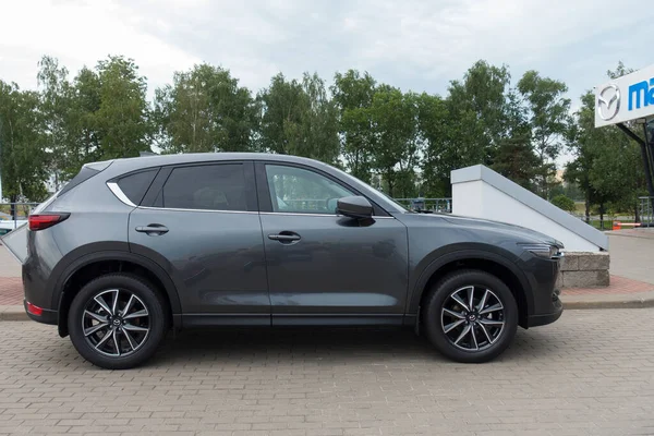 Minsk, Belarus - 30 Haziran 2019: Mazda otomobil merkezi cumhuriyetin en büyüğü..