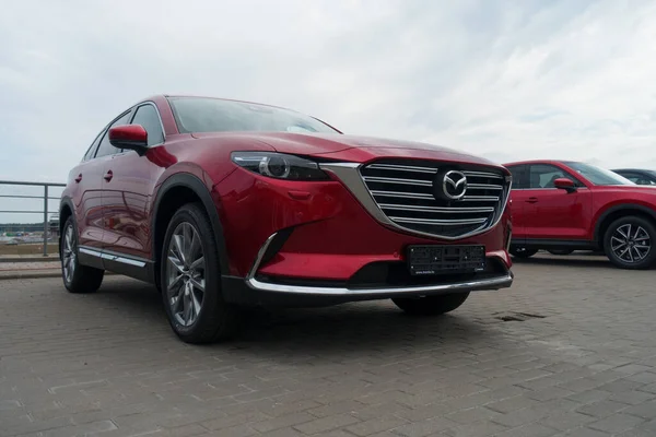 Minsk, Belarus - 30 Haziran 2019: Mazda otomobil merkezi cumhuriyetin en büyüğü..