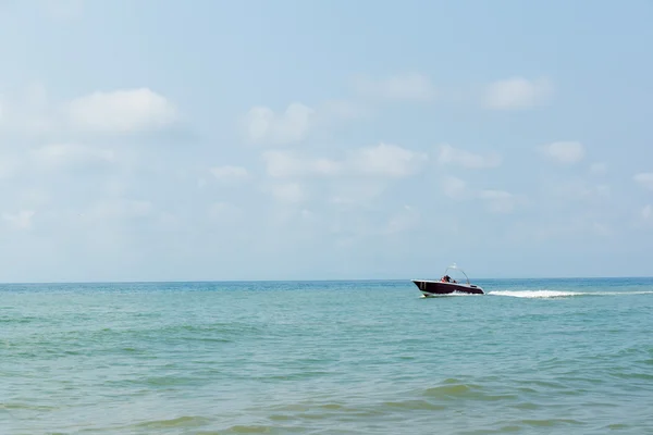 Boat and sea — Stock Photo, Image