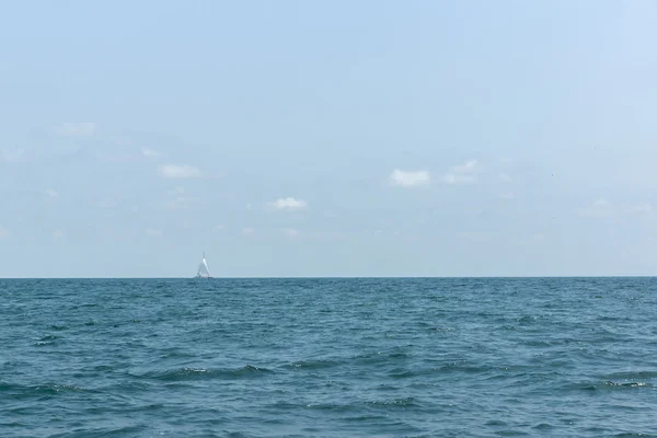 Sea and boat — Stock Photo, Image