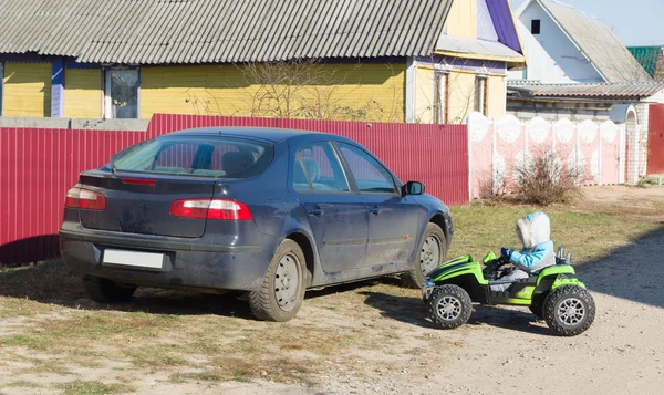 Boy and car — Stock Photo, Image